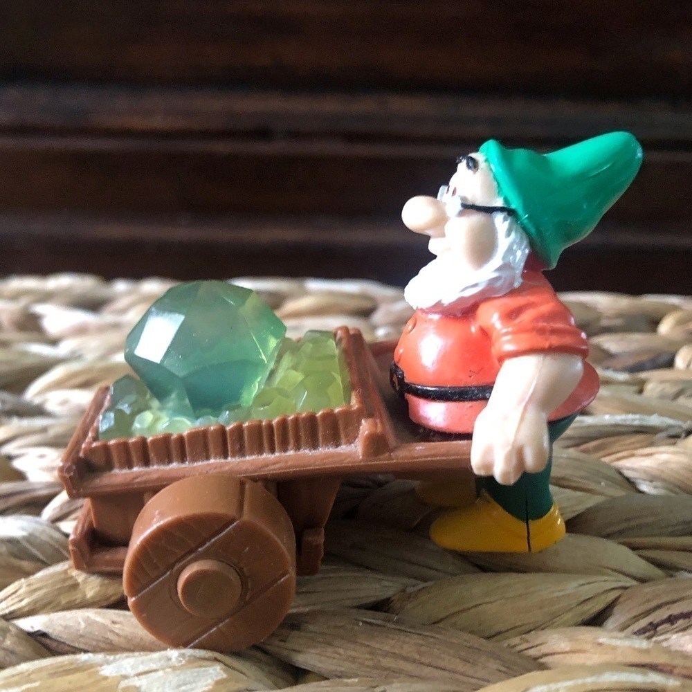 Vintage Disney Snow White and the Seven Dwarfs: Doc figure with gem cart - Picture 2 of 4
